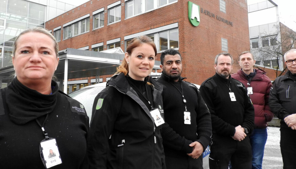 LIK LØNN FOR LIKT ARBEID: Trafikkbetjentene Line, Mona-Elise, Maroof, Stian, Latif og plasstillitsvalgt Bjørn Erik reagerer alle de på den store lønnsforskjellen internt i avdelingen. LIK LØNN FOR LIKT ARBEID: Trafikkbetjentene Line, Mona-Elise, Maroof, Stian, Latif og plasstillitsvalgt Bjørn Erik reagerer alle de på den store lønnsforskjellen internt i avdelingen.