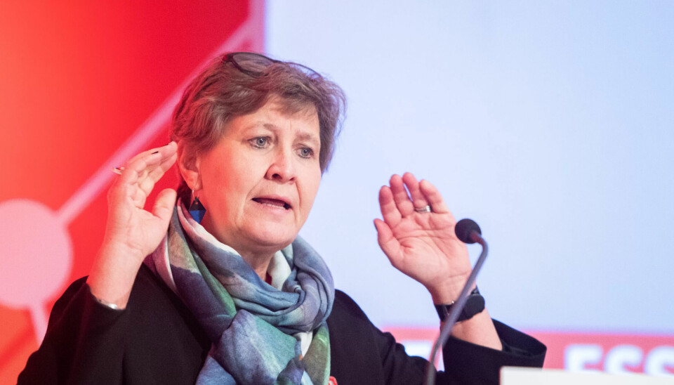 Leder i Fagforbundet, Mette Nord, brukte taletiden på DEFS' kongress i Wien til å kritisere måten EU-kommisjonen og Eftas overvåkingsorgan, ESA, tolker EUs konkurranseregler og regler om statsstøtte. Leder i Fagforbundet, Mette Nord, brukte taletiden på DEFS' kongress i Wien til å kritisere måten EU-kommisjonen og Eftas overvåkingsorgan, ESA, tolker EUs konkurranseregler og regler om statsstøtte.