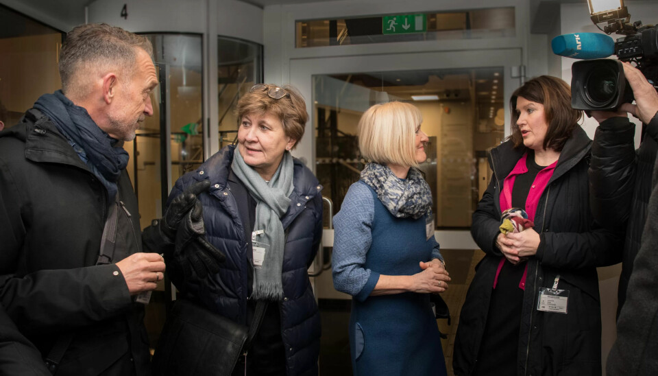 FORHANDLERE: . Fra venstre: Tor Arne Gangsø, forhandlingsleder i KS, leder i Fagforbundet Mette Nord, Unio-leder Ragnhild Lied og Kari Sollien, leder i Akademikerne FORHANDLERE: . Fra venstre: Tor Arne Gangsø, forhandlingsleder i KS, leder i Fagforbundet Mette Nord, Unio-leder Ragnhild Lied og Kari Sollien, leder i Akademikerne