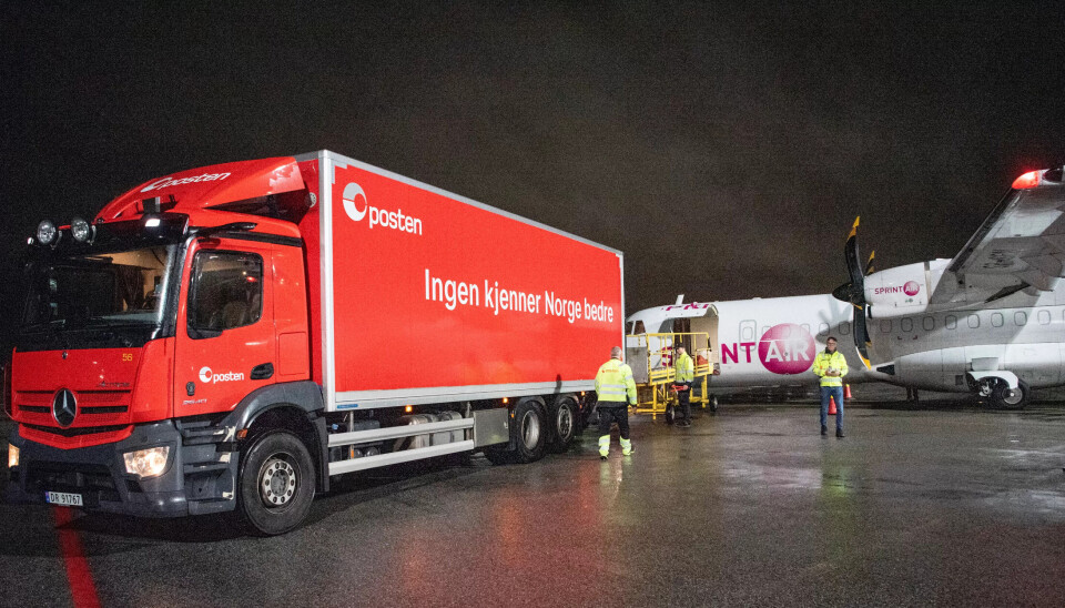 INNLEID: SprintAir er innleid av Posten Bring for å utføre flyfrakt av post, gods og pakker. Her lastes et av selskapets fly på Oslo Lufthavn Gardermoen. INNLEID: SprintAir er innleid av Posten Bring for å utføre flyfrakt av post, gods og pakker. Her lastes et av selskapets fly på Oslo Lufthavn Gardermoen.