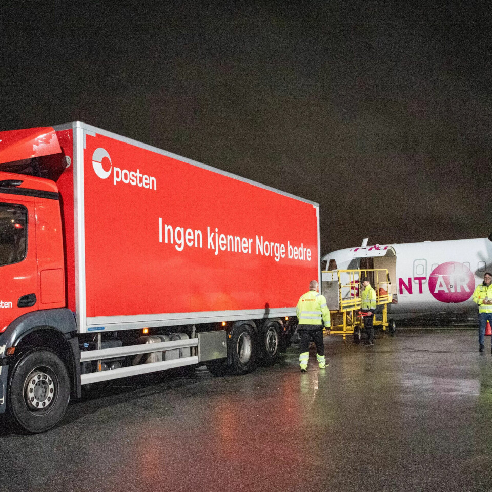 INNLEID: SprintAir er innleid av Posten Bring for å utføre flyfrakt av post, gods og pakker. Her lastes et av selskapets fly på Oslo Lufthavn Gardermoen. INNLEID: SprintAir er innleid av Posten Bring for å utføre flyfrakt av post, gods og pakker. Her lastes et av selskapets fly på Oslo Lufthavn Gardermoen.