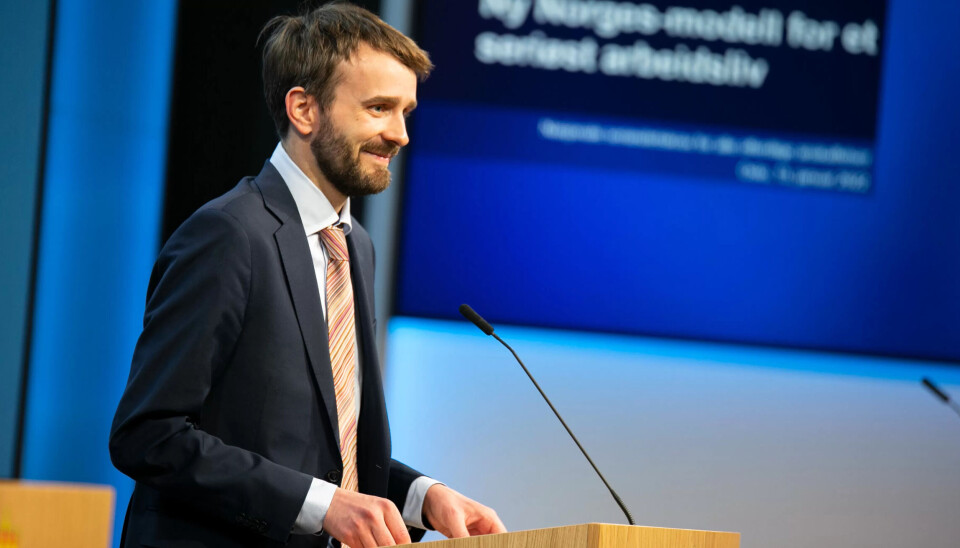 Næringsminister Jan Christian Vestre mener at regjeringen har skyhøye ambisjoner i kampen mot sosial dumping, og at Norgesmodellen er et viktig redskap. Næringsminister Jan Christian Vestre mener at regjeringen har skyhøye ambisjoner i kampen mot sosial dumping, og at Norgesmodellen er et viktig redskap.