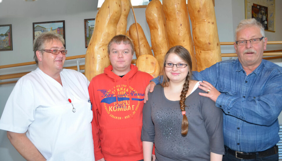 STOLTE FORELDRE. Carina og Roy-Inge har tatt fagbrev som helsefagarbeidere. Mamma Ingunn og pappa Rune er stolte av barna som har valgt den samme retningen innen yrkesvalg. STOLTE FORELDRE. Carina og Roy-Inge har tatt fagbrev som helsefagarbeidere. Mamma Ingunn og pappa Rune er stolte av barna som har valgt den samme retningen innen yrkesvalg.