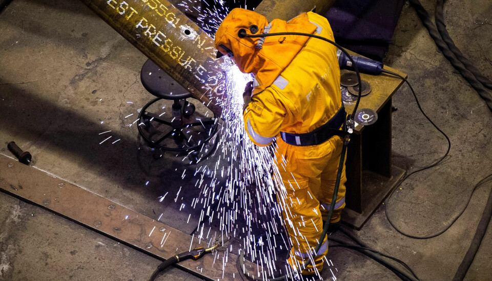 For å sikre at norsk industri kan overleve, får de forhandle om lønn først For å sikre at norsk industri kan overleve, får de forhandle om lønn først