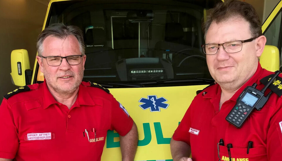 – I en ambulanse må man tenke på hygiene, mener Birger Aftret (t.v.) og Hans Sigvart Hansen og – ambulansearbeidere og oppfinnere. – I en ambulanse må man tenke på hygiene, mener Birger Aftret (t.v.) og Hans Sigvart Hansen og – ambulansearbeidere og oppfinnere.