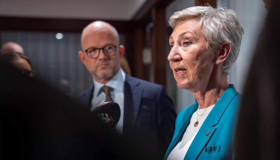 PARTENE: LO-leder Peggy Hessen Følsvik og NHO-sjef Ole Erik Almlid etter at streiken var over i forrige mellomoppgjør. PARTENE: LO-leder Peggy Hessen Følsvik og NHO-sjef Ole Erik Almlid etter at streiken var over i forrige mellomoppgjør.