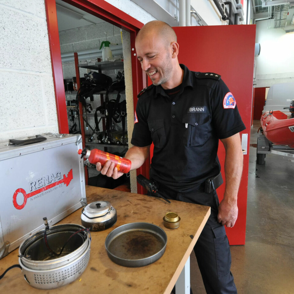 UT PÅ TUR: Tenk igjennom brannfaren. Bruk en flaske laget for spritapparat. Ha med ekstra brenner. UT PÅ TUR: Tenk igjennom brannfaren. Bruk en flaske laget for spritapparat. Ha med ekstra brenner.
