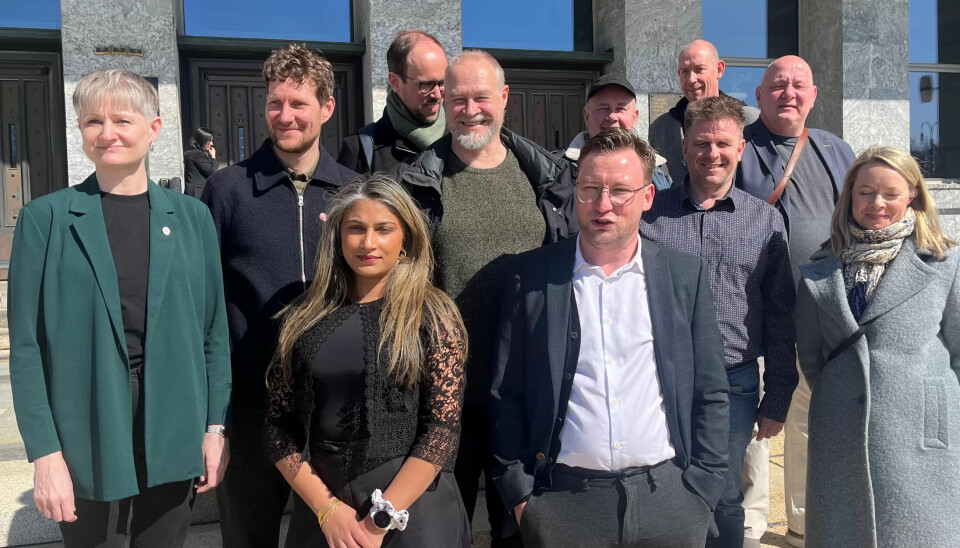 Forhandlingsdelegasjonen til LO Kommune Oslo krever et likt kronetillegg for alle og ingen lokale forhandlinger. Forhandlingsdelegasjonen til LO Kommune Oslo krever et likt kronetillegg for alle og ingen lokale forhandlinger.
