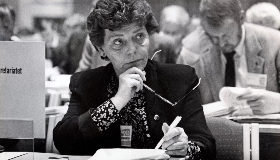 FØRSTE KVINNE: Liv Nilsson, leder i Norsk Kommuneforbund, på LO-kongressen, oktober 1989. FØRSTE KVINNE: Liv Nilsson, leder i Norsk Kommuneforbund, på LO-kongressen, oktober 1989.