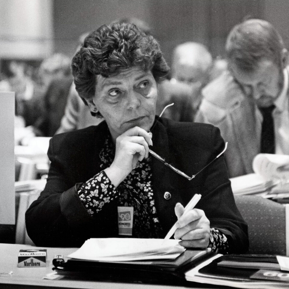 FØRSTE KVINNE: Liv Nilsson, leder i Norsk Kommuneforbund, på LO-kongressen, oktober 1989. FØRSTE KVINNE: Liv Nilsson, leder i Norsk Kommuneforbund, på LO-kongressen, oktober 1989.