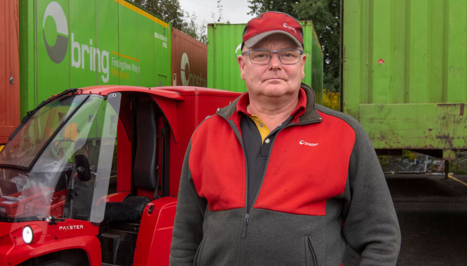 – Det var helt jævlig. Det er ille å tenke tilbake på det, den arbeidsdagen jeg trodde jeg skulle dø i Paxster'n, sier postbud og plasstillitsvalgt Roy ArneSkjellhaug foran den lille postbilen. – Det var helt jævlig. Det er ille å tenke tilbake på det, den arbeidsdagen jeg trodde jeg skulle dø i Paxster'n, sier postbud og plasstillitsvalgt Roy ArneSkjellhaug foran den lille postbilen.