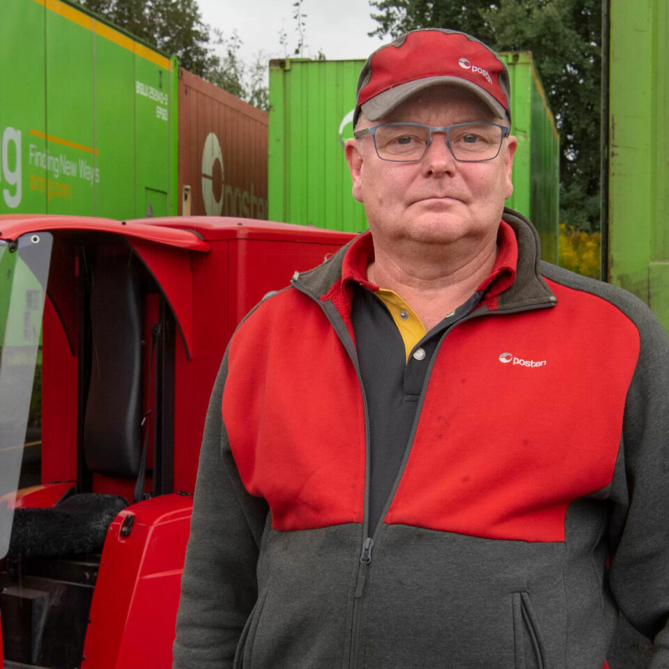 – Det var helt jævlig. Det er ille å tenke tilbake på det, den arbeidsdagen jeg trodde jeg skulle dø i Paxster'n, sier postbud og plasstillitsvalgt Roy ArneSkjellhaug foran den lille postbilen. – Det var helt jævlig. Det er ille å tenke tilbake på det, den arbeidsdagen jeg trodde jeg skulle dø i Paxster'n, sier postbud og plasstillitsvalgt Roy ArneSkjellhaug foran den lille postbilen.