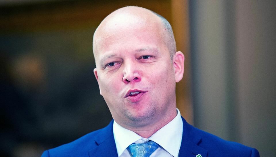Trygve Slagsvold Vedum bekrefter nå at Senterpartiet vil gå inn for at både fylker og kommuner som har havnet i tvangsekteskap, skal få mulighet til å løsrive seg hvis partiet kommer til makten etter valget. Trygve Slagsvold Vedum bekrefter nå at Senterpartiet vil gå inn for at både fylker og kommuner som har havnet i tvangsekteskap, skal få mulighet til å løsrive seg hvis partiet kommer til makten etter valget.