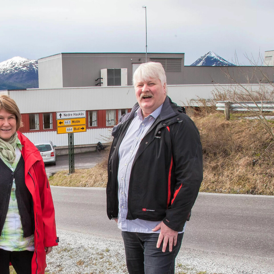 Sissel Røgh Stakvik og Tor Gunnar Johansen i Fagforbundet Fræna vil beholde dagens kommune og håper folk gir politikerne et klart råd om det i folkeavstemningen. Sissel Røgh Stakvik og Tor Gunnar Johansen i Fagforbundet Fræna vil beholde dagens kommune og håper folk gir politikerne et klart råd om det i folkeavstemningen.