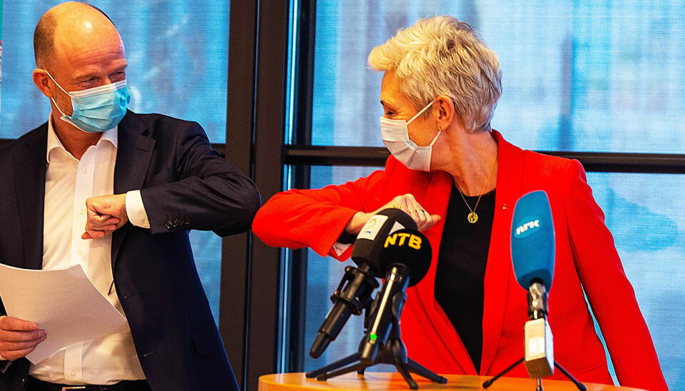 NHO-leder Ole Erik Almlid og LO-leder Peggy Hessen Følsvik markerer at innspurten på årets mellomoppgjør er i gang. NHO-leder Ole Erik Almlid og LO-leder Peggy Hessen Følsvik markerer at innspurten på årets mellomoppgjør er i gang.