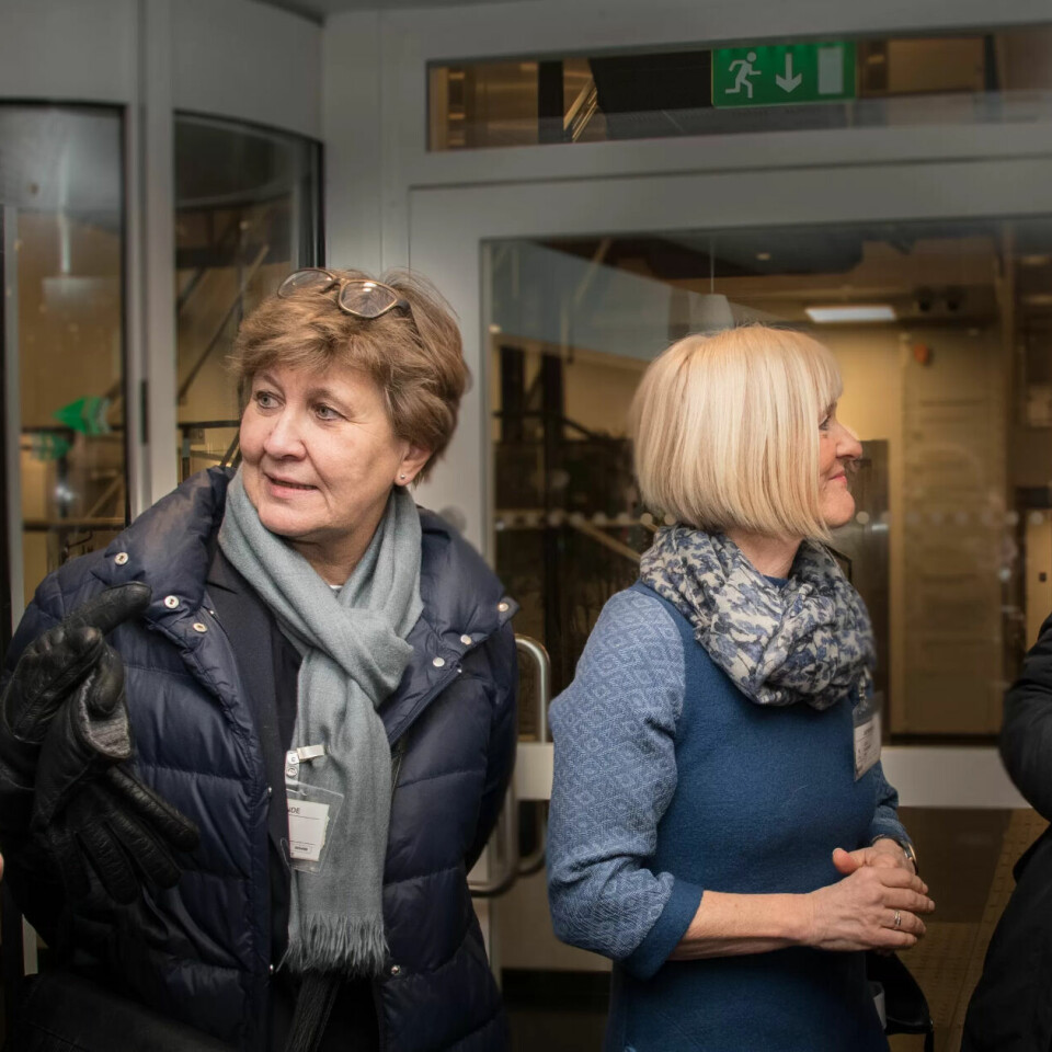 STØTTE: Mette Nord (nr. 2 fra venstre) får støtte har Ranghild Lied i Unio (nr. 2 fra høyre). Her står de sammen med forhandlingsleder i KS Tor Arne Gangsø (til venstre) og leder i Akademikerne Kari Sollien. STØTTE: Mette Nord (nr. 2 fra venstre) får støtte har Ranghild Lied i Unio (nr. 2 fra høyre). Her står de sammen med forhandlingsleder i KS Tor Arne Gangsø (til venstre) og leder i Akademikerne Kari Sollien.