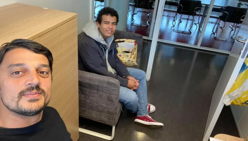 Fagforbundets Bashiruddin Khawaja og Nicholas Alex Souffe er fornøyd etter at sistnevnte, ifølge en fersk dom fra Oslo tingrett, har krav på fast stilling som helsefagarbeider ved Stovnerskogen sykehjem. Fagforbundets Bashiruddin Khawaja og Nicholas Alex Souffe er fornøyd etter at sistnevnte, ifølge en fersk dom fra Oslo tingrett, har krav på fast stilling som helsefagarbeider ved Stovnerskogen sykehjem.