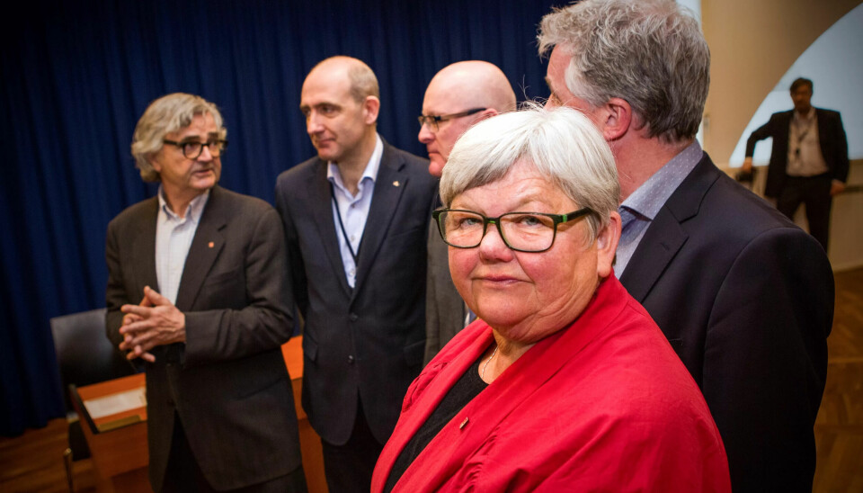OPPSTART: Tarifforhandlingene i staten startet tirsdag. Foran: LO Stats leder Tone Rønoldtangen. Bak fra venstre: Petter Aaslestad (Unio stat), Anders Kvam (Akademikerne Stat) og GIsle Norheim, statens personaldirektør og - delvis skjult - Pål Arnesen (YS Stat) OPPSTART: Tarifforhandlingene i staten startet tirsdag. Foran: LO Stats leder Tone Rønoldtangen. Bak fra venstre: Petter Aaslestad (Unio stat), Anders Kvam (Akademikerne Stat) og GIsle Norheim, statens personaldirektør og - delvis skjult - Pål Arnesen (YS Stat)