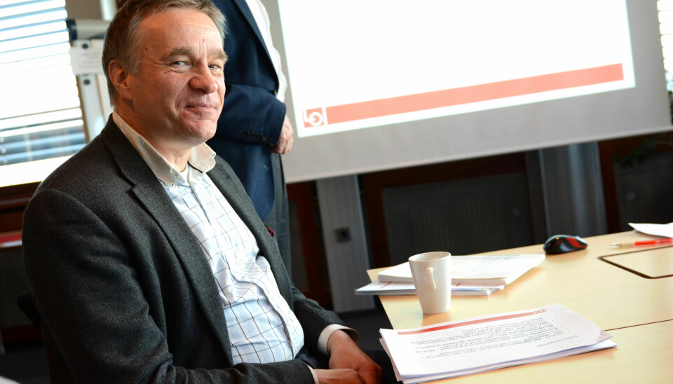 ULNE UNNTAK: LOs økonomer mener unntaksreglene i foreslått ny arbeidsmiljølov er for uklare til å fungere. Knut Arild Thonstad gikk gjennom reglene på et sminar i går ULNE UNNTAK: LOs økonomer mener unntaksreglene i foreslått ny arbeidsmiljølov er for uklare til å fungere. Knut Arild Thonstad gikk gjennom reglene på et sminar i går