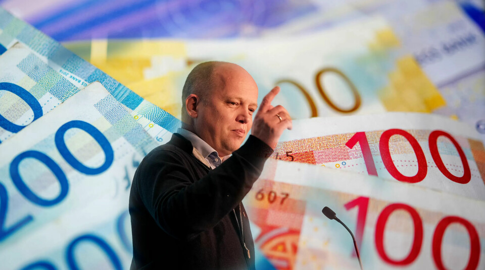 Finansminister Trygve Slagsvold Vedum og regjeringen foreslår å øke oljepengebruken med 56 milliarder kroner til totalt 372,6 milliarder kroner. Finansminister Trygve Slagsvold Vedum og regjeringen foreslår å øke oljepengebruken med 56 milliarder kroner til totalt 372,6 milliarder kroner.