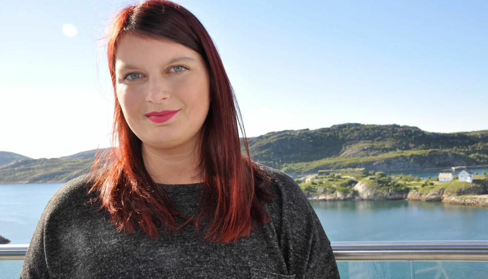SETT OG OPPLEVD FORSKJELLENE: Vel hjemme i Bodø setter helsefagarbeider Charlotte Trolid stor pris på å jobbe på et sykehjem med gode rutiner og retningslinjer hvor bebeoernes verdighet settes høyt. SETT OG OPPLEVD FORSKJELLENE: Vel hjemme i Bodø setter helsefagarbeider Charlotte Trolid stor pris på å jobbe på et sykehjem med gode rutiner og retningslinjer hvor bebeoernes verdighet settes høyt.