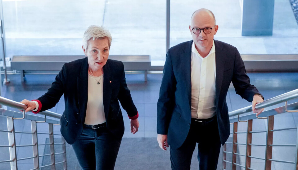 LO-leder Peggy Hessen Følsvik og NHO-direktør Ole Erik Almlid holder pressekonferanse i Næringslivets Hus etter at det ble brudd i forhandlingene i årets lønnsoppgjør. LO-leder Peggy Hessen Følsvik og NHO-direktør Ole Erik Almlid holder pressekonferanse i Næringslivets Hus etter at det ble brudd i forhandlingene i årets lønnsoppgjør.