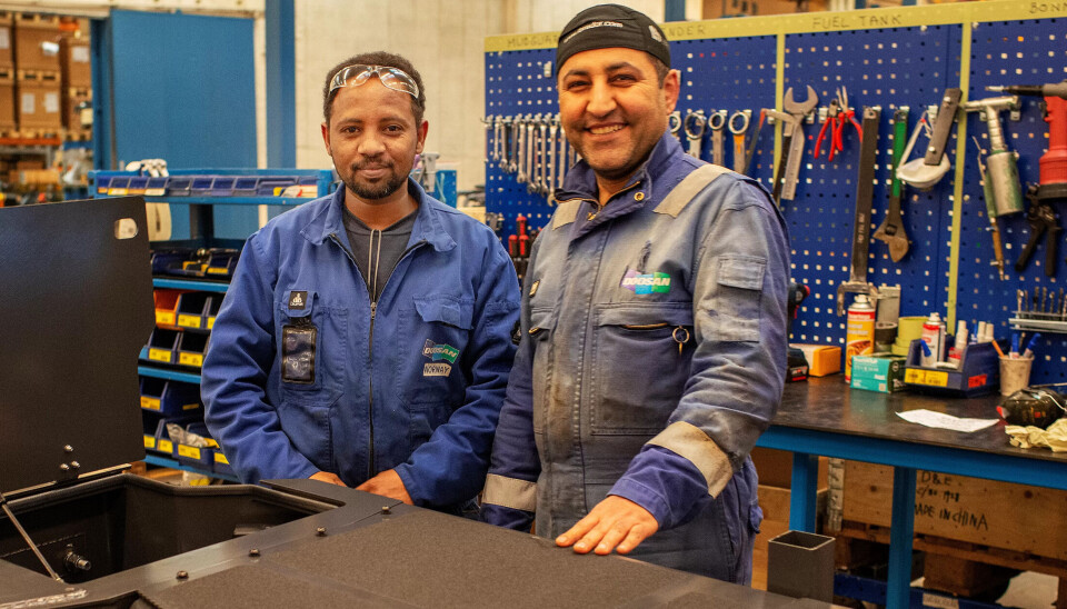 Hedajat Pakari fra Iran og Ammanel Bahre fra Eritrea jobber som sveisere. Hedajat Pakari fra Iran og Ammanel Bahre fra Eritrea jobber som sveisere.