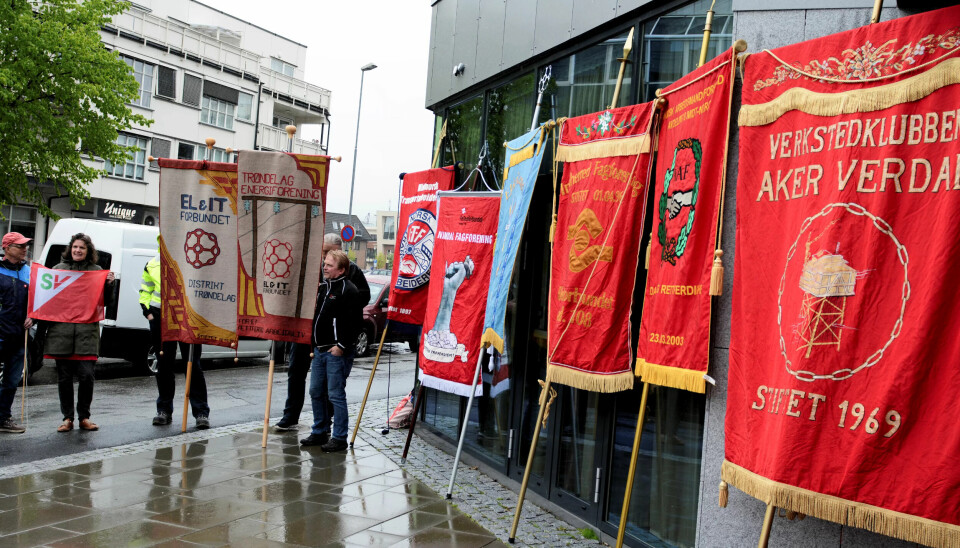 FANER: Åtte faner og et SV-flagg på kanten markerte motstand. FANER: Åtte faner og et SV-flagg på kanten markerte motstand.