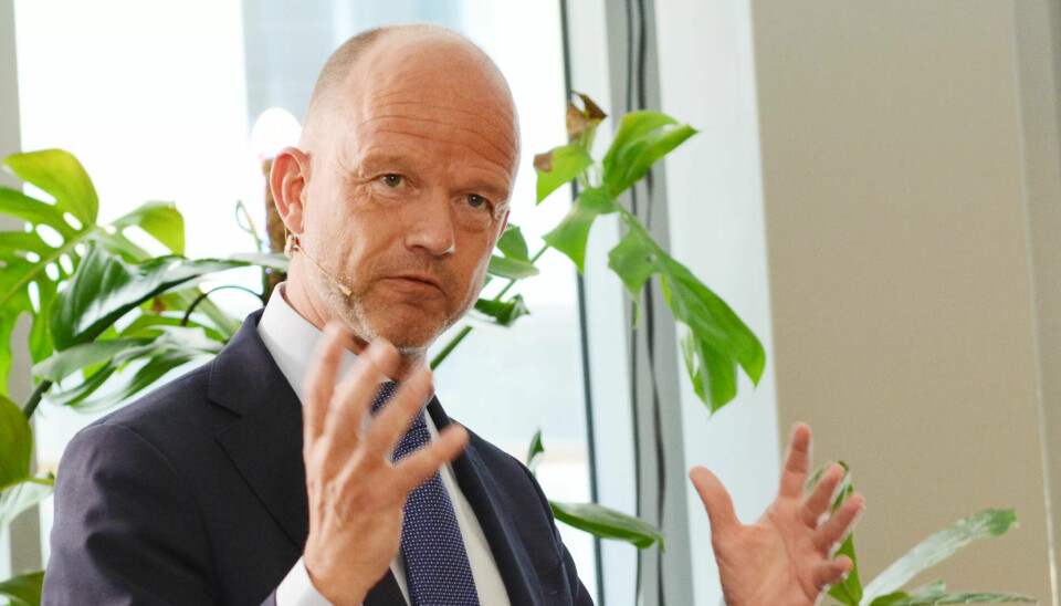 – Vi gjør dette fordi vi er i en situasjon med 300.000 arbeidsledige. Da er det viktig å vise solidaritet med dem, ved å ikke øke lønningene, sier Ole Erik Almlid – Vi gjør dette fordi vi er i en situasjon med 300.000 arbeidsledige. Da er det viktig å vise solidaritet med dem, ved å ikke øke lønningene, sier Ole Erik Almlid
