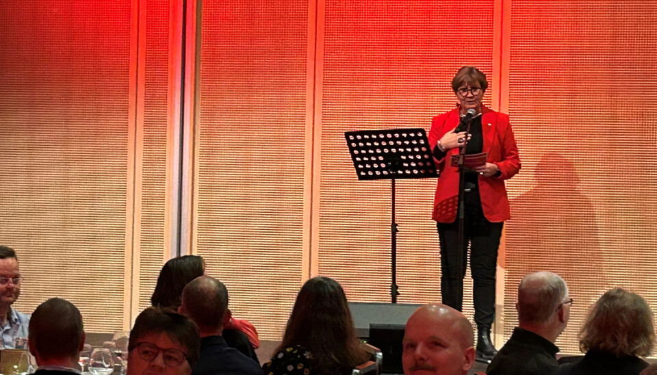 SA TAKK: Mette Nord foran mange av Fagforbundets ansatte fredag ettermiddag. SA TAKK: Mette Nord foran mange av Fagforbundets ansatte fredag ettermiddag.