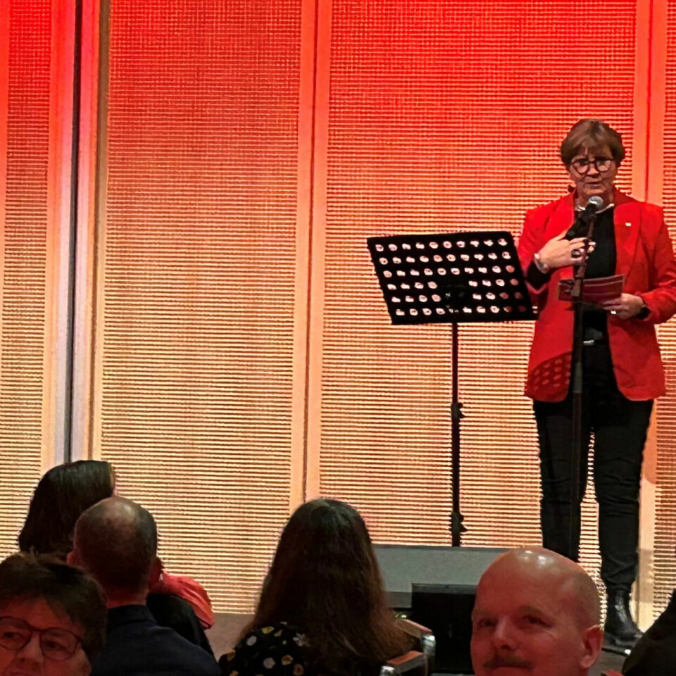 SA TAKK: Mette Nord foran mange av Fagforbundets ansatte fredag ettermiddag. SA TAKK: Mette Nord foran mange av Fagforbundets ansatte fredag ettermiddag.