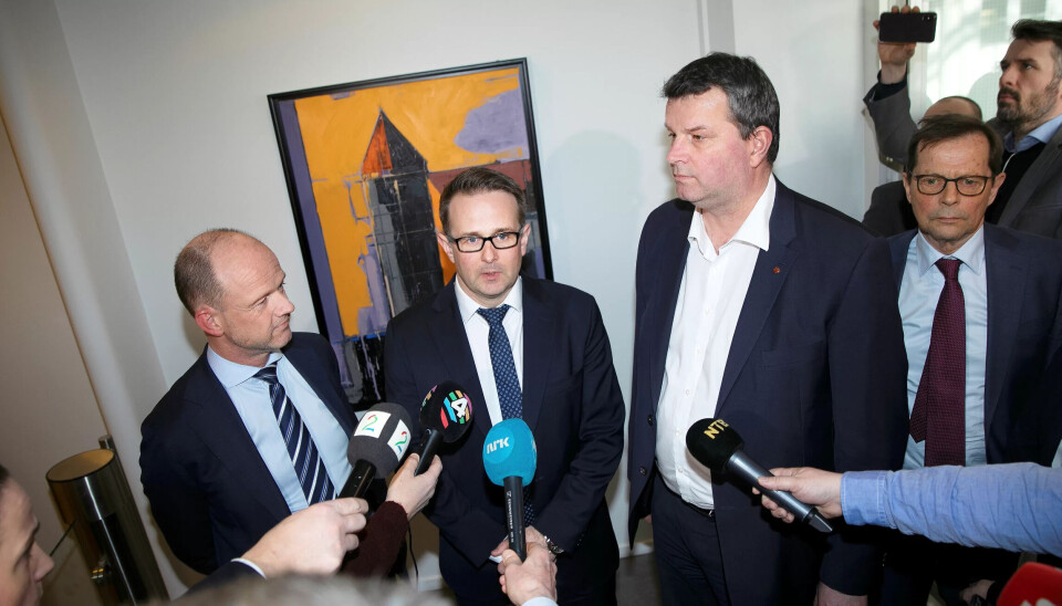 NHO-direktør Ole Erik Almlid, riksmekler Mats Wilhelm Ruland og LO-leder Hans-Christian Gabrielsen orienterte pressen om resultatet mandag ettermiddag. NHO-direktør Ole Erik Almlid, riksmekler Mats Wilhelm Ruland og LO-leder Hans-Christian Gabrielsen orienterte pressen om resultatet mandag ettermiddag.