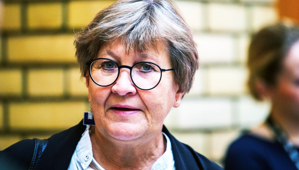 STILLESTÅENDE: Ettersom årene går, blir lønna stående nesten stille i de private sykehjemmene, mens lønningene i de kommunale øker som normalt, sier Mette Nord. STILLESTÅENDE: Ettersom årene går, blir lønna stående nesten stille i de private sykehjemmene, mens lønningene i de kommunale øker som normalt, sier Mette Nord.