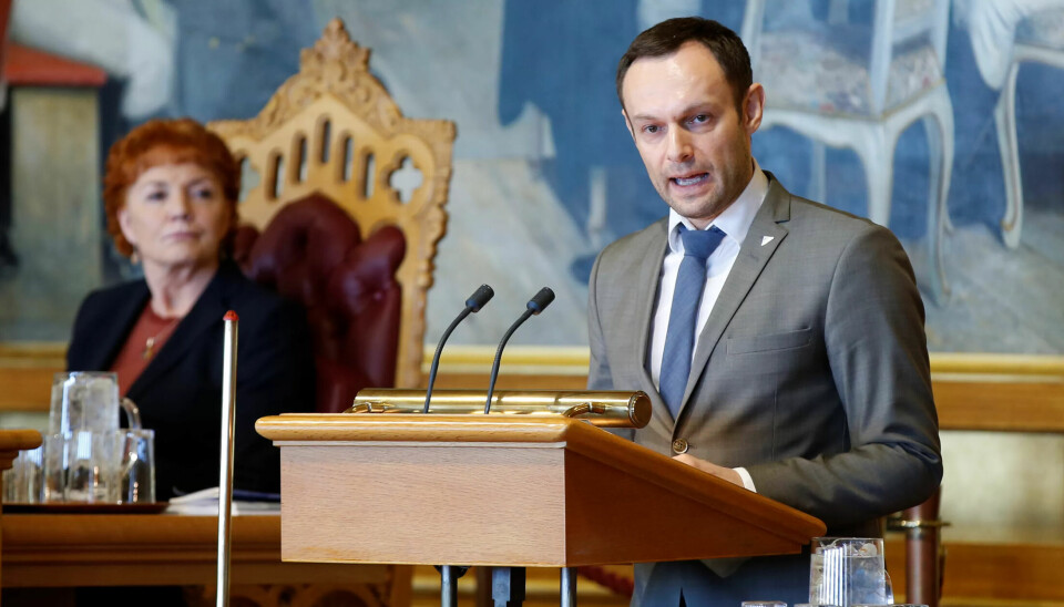 Alene på tinget: Stortingsrepresentant Torgeir Knag Fylkesnes (SV) mener partiet har stått alene på Stortinget i flere år i spørsmålet om profitt for dem som leverer private velferdstjenester. Nå håper han at å sette i gang diskusjonen på nytt. Alene på tinget: Stortingsrepresentant Torgeir Knag Fylkesnes (SV) mener partiet har stått alene på Stortinget i flere år i spørsmålet om profitt for dem som leverer private velferdstjenester. Nå håper han at å sette i gang diskusjonen på nytt.