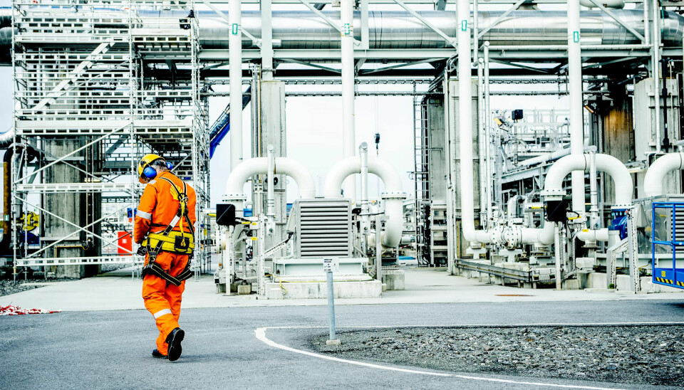 Ein gjennomsnittleg oljearbeidar kan nok sjå langt etter lønsnivået til sjefen. Her frå Ormen Lange-feltet på Aukra. (Illustrasjonsfoto.) Ein gjennomsnittleg oljearbeidar kan nok sjå langt etter lønsnivået til sjefen. Her frå Ormen Lange-feltet på Aukra. (Illustrasjonsfoto.)