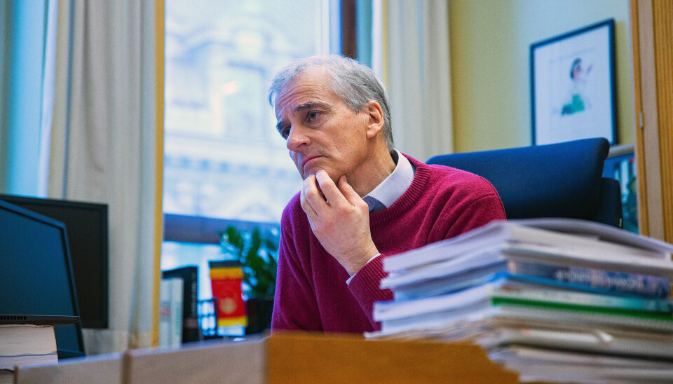 Jonas Gahr Støre har snakket med mange fagpersoner den siste tiden. Han mener vi må leve med dette lenge ette at siste vaksine er sa Jonas Gahr Støre har snakket med mange fagpersoner den siste tiden. Han mener vi må leve med dette lenge ette at siste vaksine er sa