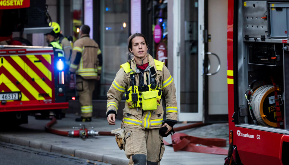 I INNSATS: Etter ti år som røyk- og kjemikaliedykker opplever Ingunn Selvåg at hun stryker på nye tester. Ny veileder har skapt usikkerhet blant brann- og redningsarbeidere. I INNSATS: Etter ti år som røyk- og kjemikaliedykker opplever Ingunn Selvåg at hun stryker på nye tester. Ny veileder har skapt usikkerhet blant brann- og redningsarbeidere.