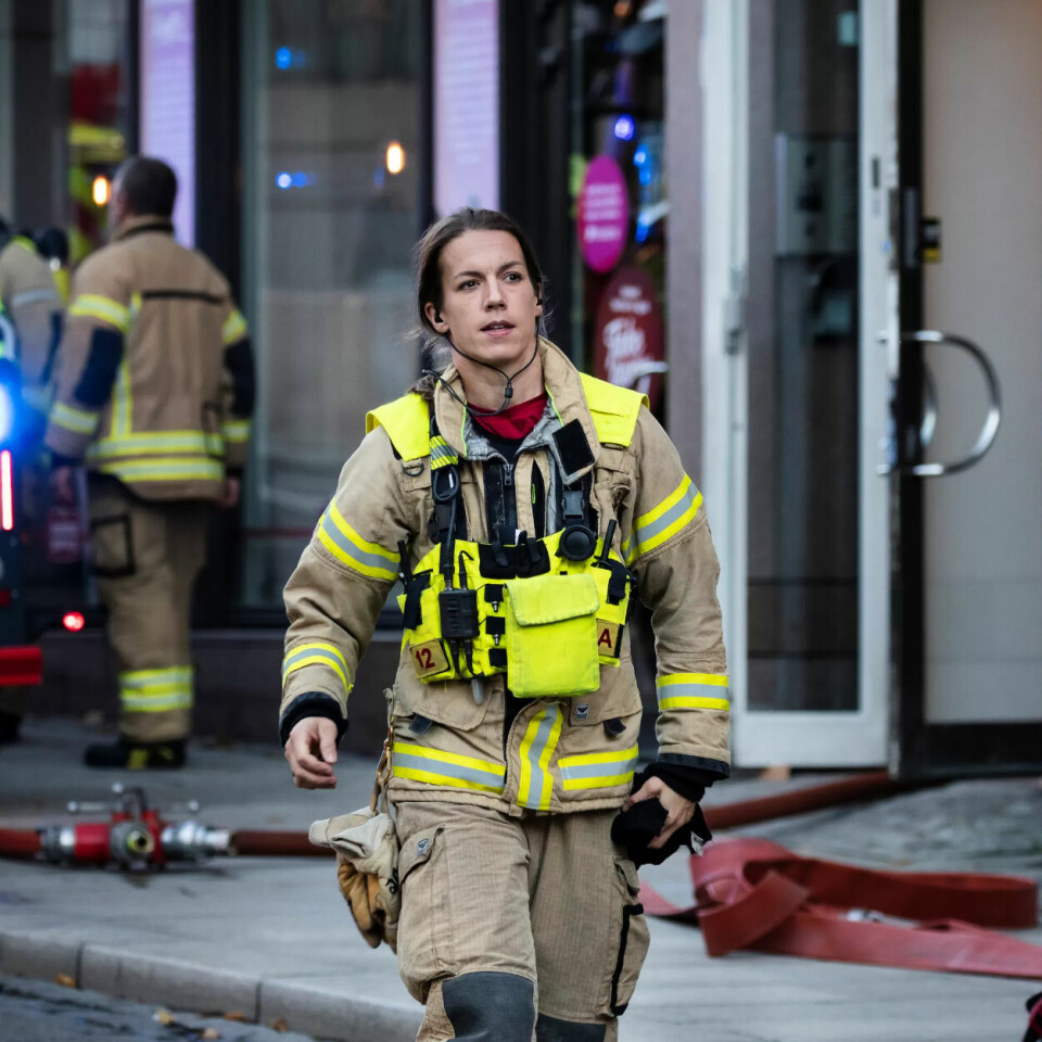I INNSATS: Etter ti år som røyk- og kjemikaliedykker opplever Ingunn Selvåg at hun stryker på nye tester. Ny veileder har skapt usikkerhet blant brann- og redningsarbeidere. I INNSATS: Etter ti år som røyk- og kjemikaliedykker opplever Ingunn Selvåg at hun stryker på nye tester. Ny veileder har skapt usikkerhet blant brann- og redningsarbeidere.