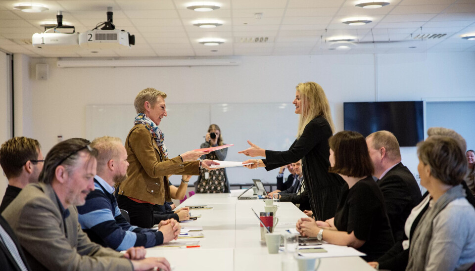 RESULTAT: Peggy Hessen Følsvik fra LO og Inger Lise Blyverket fra Virke er enige om et anbefalt resultat. Rundt 250 av Fagforbundets medlemmer er berørt av dette oppgjøret. RESULTAT: Peggy Hessen Følsvik fra LO og Inger Lise Blyverket fra Virke er enige om et anbefalt resultat. Rundt 250 av Fagforbundets medlemmer er berørt av dette oppgjøret.