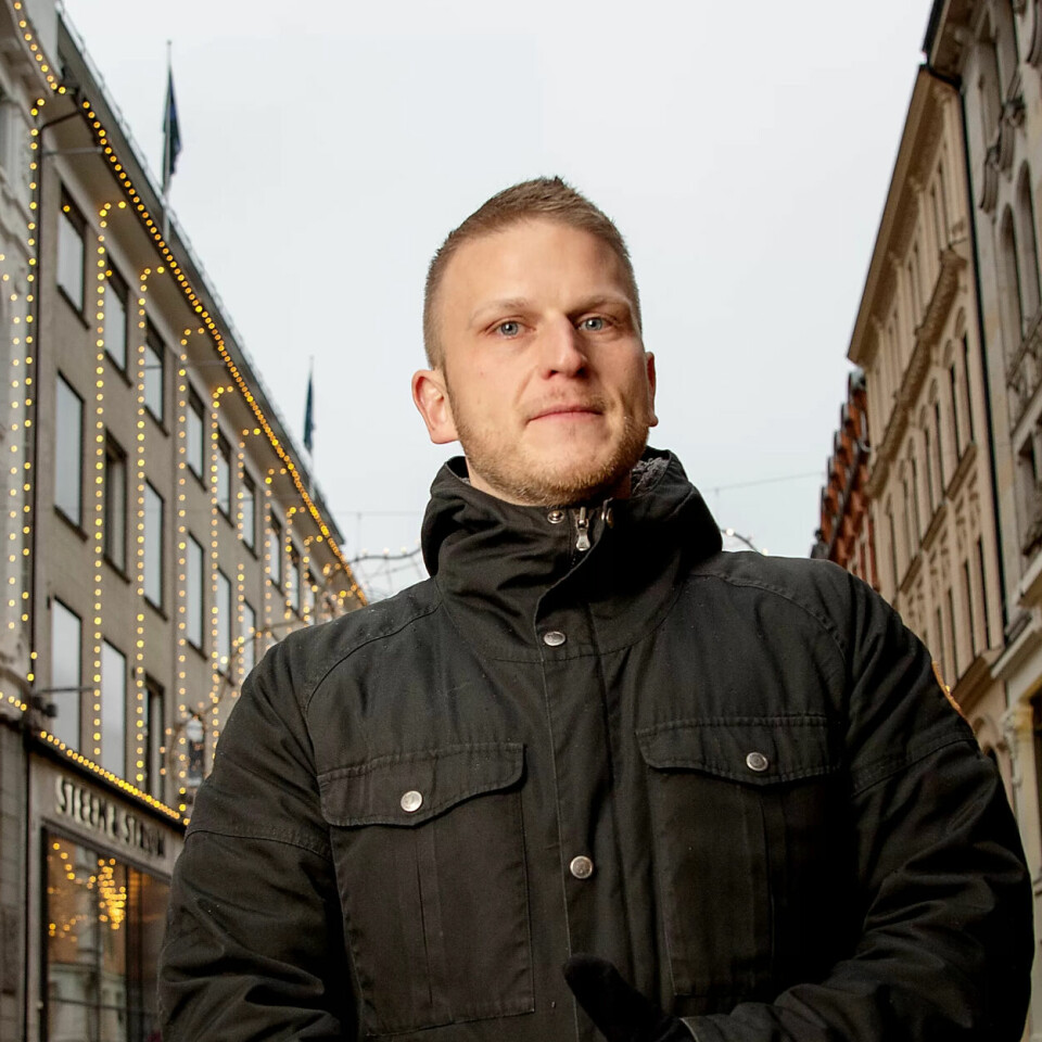 ETTERSPURT: Konsulentsjef Ståle Thomas i Nursepartner er utdannet intensivsykepleier. For noen uker siden fikk han en telefon med tilbud om vikariat som sykepleier. Tilbyderen hadde funnet ham ved hjelp av data i helsepersonellregisteret. Thomas reagerer på at et offentlig register som skal brukes til kontroll av godkjenninger og autorisasjoner, brukes som rekrutteringsbase. ETTERSPURT: Konsulentsjef Ståle Thomas i Nursepartner er utdannet intensivsykepleier. For noen uker siden fikk han en telefon med tilbud om vikariat som sykepleier. Tilbyderen hadde funnet ham ved hjelp av data i helsepersonellregisteret. Thomas reagerer på at et offentlig register som skal brukes til kontroll av godkjenninger og autorisasjoner, brukes som rekrutteringsbase.