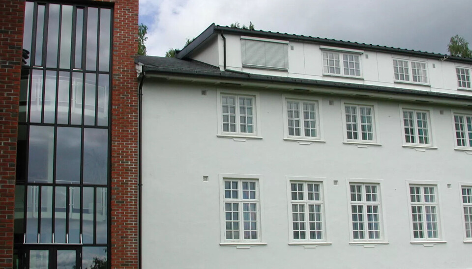 Den tradisjonsrike folkehøgskolen legges ned. Den tradisjonsrike folkehøgskolen legges ned.