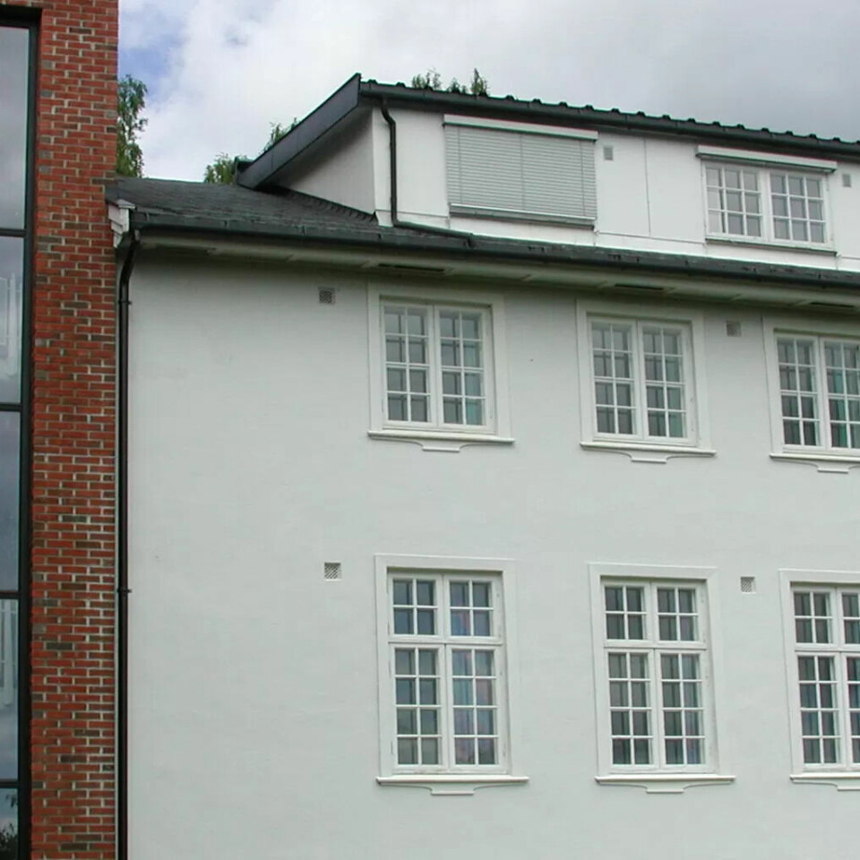 Den tradisjonsrike folkehøgskolen legges ned. Den tradisjonsrike folkehøgskolen legges ned.