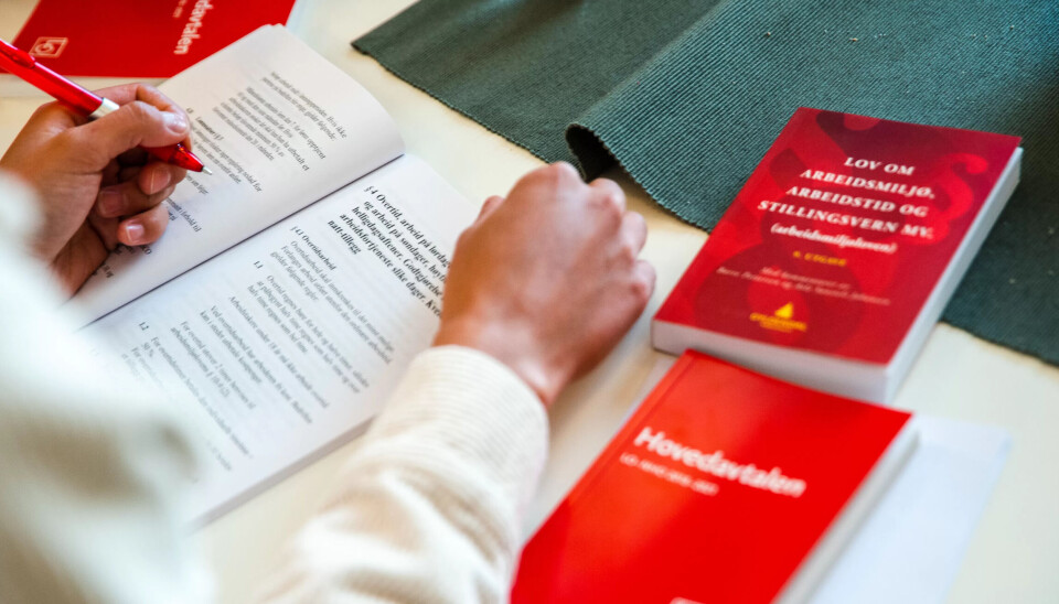 Er du ikke omfattet av en tariffavtale, øker også sannsynligheten for at du er lavtlønt, ifølge en fersk Fafo-rapport. Er du ikke omfattet av en tariffavtale, øker også sannsynligheten for at du er lavtlønt, ifølge en fersk Fafo-rapport.