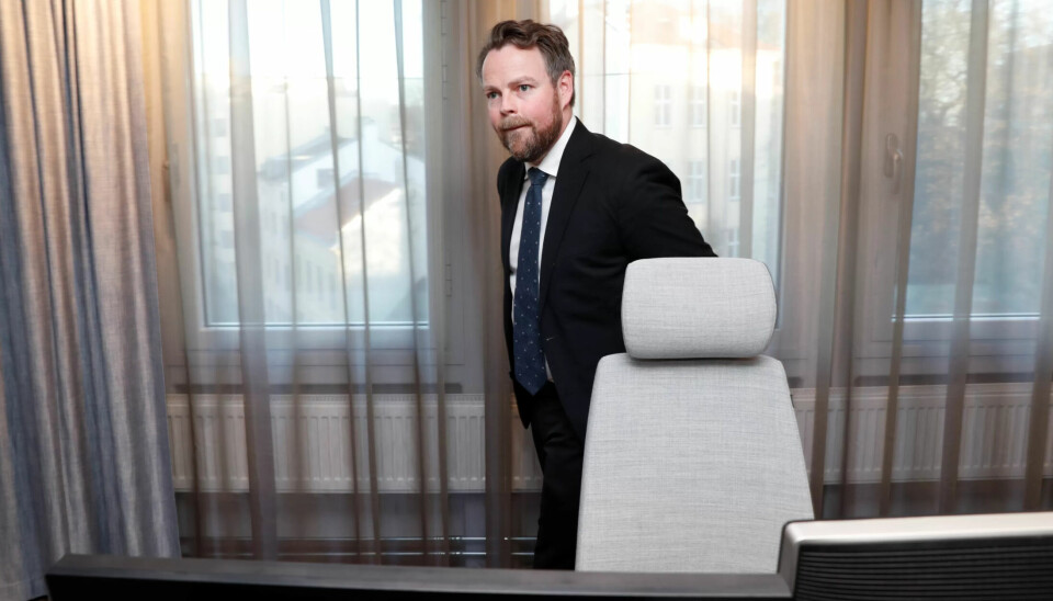 Nøkkeloverrekkelse i Arbeids- og sosialdepartementet. Torbjørn Røe Isaksen (H) overtar etter Anniken Hauglie (H). Nøkkeloverrekkelse i Arbeids- og sosialdepartementet. Torbjørn Røe Isaksen (H) overtar etter Anniken Hauglie (H).