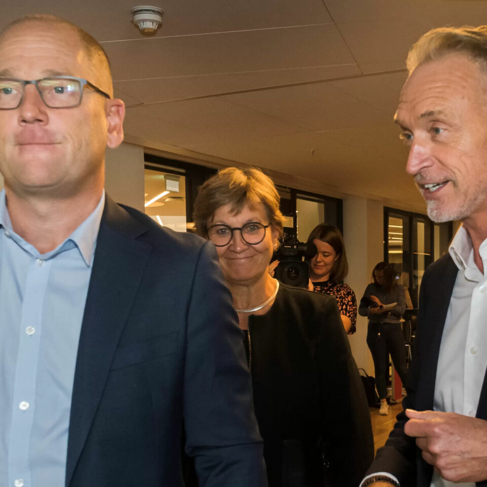 Direktør for arbeidsliv i KS Tor Arne Gangsø (th) er fornøyd med at Rikslønnsnemnda ikke ga Unios medlemmer høyere lønnstillegg enn andre kommuneansatte. Forhandlingsleder i Unio, Steffen Handal (tv) er skuffet og mener KS og Rikslønnsnemnda ikke forstår hvor alvorlig rekrutteringsproblemet er når det gjelder lærere og sykepleiere. Direktør for arbeidsliv i KS Tor Arne Gangsø (th) er fornøyd med at Rikslønnsnemnda ikke ga Unios medlemmer høyere lønnstillegg enn andre kommuneansatte. Forhandlingsleder i Unio, Steffen Handal (tv) er skuffet og mener KS og Rikslønnsnemnda ikke forstår hvor alvorlig rekrutteringsproblemet er når det gjelder lærere og sykepleiere.