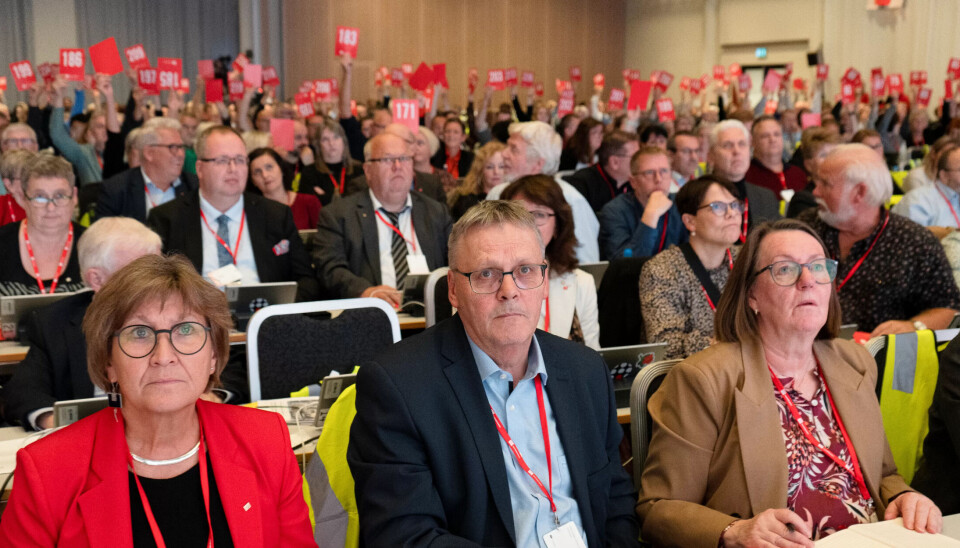 KONTINGENTSJOKKET: Under Fagforbundets landsmøte sist oktober gikk flertallet inn for å kutte raskere og mer i medlemskontingenten enn det forbundsledelsen foreslo. Her ved Mette Nord (t.v.), Odd-Haldgeir Larsen og Anne Green Nilsen. Nå må Fagforbundet snu hver stein for å kutte utgifter. KONTINGENTSJOKKET: Under Fagforbundets landsmøte sist oktober gikk flertallet inn for å kutte raskere og mer i medlemskontingenten enn det forbundsledelsen foreslo. Her ved Mette Nord (t.v.), Odd-Haldgeir Larsen og Anne Green Nilsen. Nå må Fagforbundet snu hver stein for å kutte utgifter.