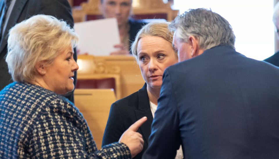 Både statsminister Erna Solberg (H) og arbeids- og sosialminister Anniken Hauglie (H) har varslet full opprydning etter trygdeskandalen. Både statsminister Erna Solberg (H) og arbeids- og sosialminister Anniken Hauglie (H) har varslet full opprydning etter trygdeskandalen.