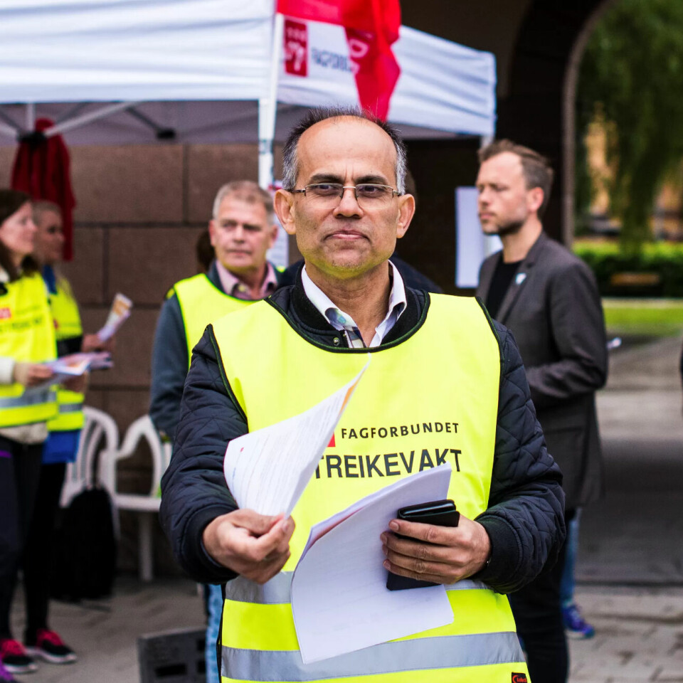 Shahid Dar, seksjonsleder regnskap for Rikshospitalet og Ullevål sykehus, streiker for første gang på 30 år i jobben. Shahid Dar, seksjonsleder regnskap for Rikshospitalet og Ullevål sykehus, streiker for første gang på 30 år i jobben.