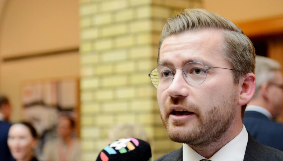 Venstre vil stramme ytterligere inn på sykelønnsordningen, ifølge Sveinung Rotevatn. Venstre vil stramme ytterligere inn på sykelønnsordningen, ifølge Sveinung Rotevatn.