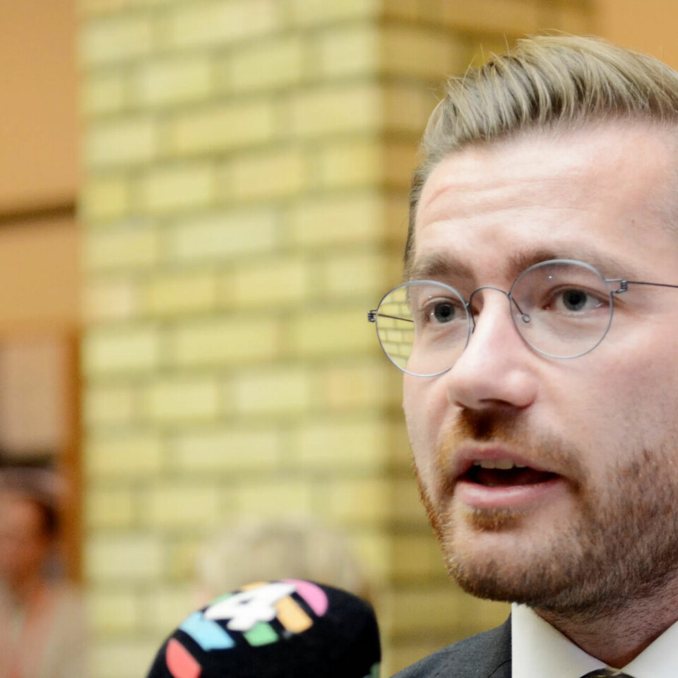 Venstre vil stramme ytterligere inn på sykelønnsordningen, ifølge Sveinung Rotevatn. Venstre vil stramme ytterligere inn på sykelønnsordningen, ifølge Sveinung Rotevatn.